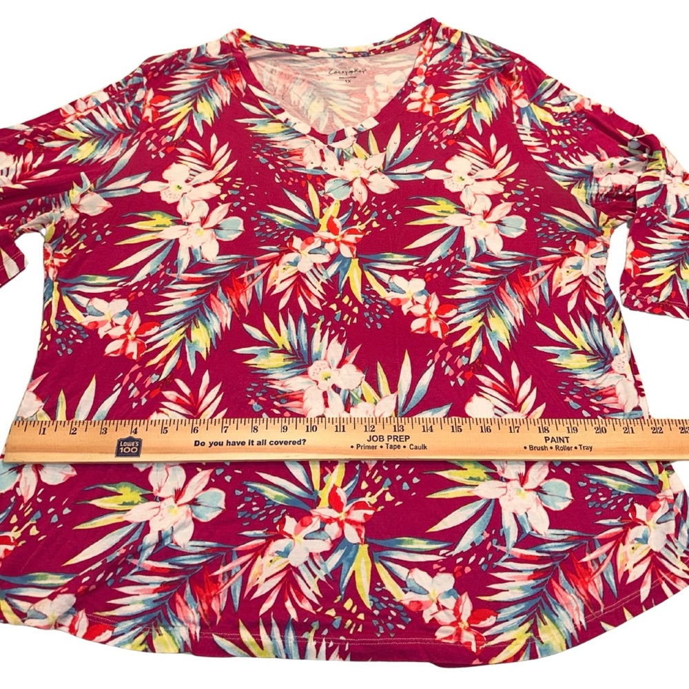 Casey Key Floral V-Neck Top. Size 1X - Picture 7 of 10
